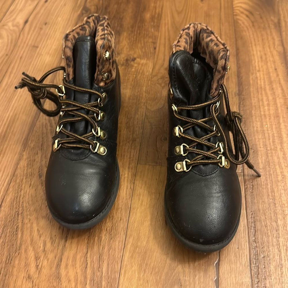 Cute Stevie’s size 4 boots for girls